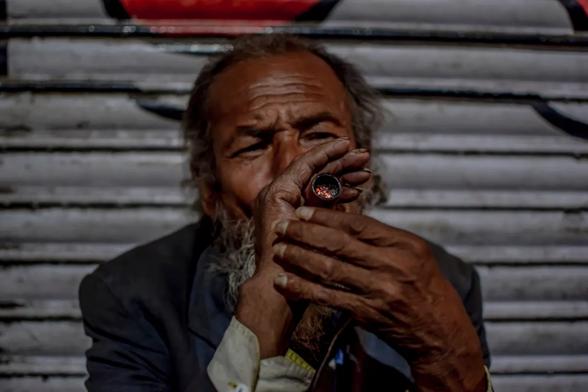 How to Pack a Tobacco Pipe for a Consistent Burn: Step-by-Step for Beginners